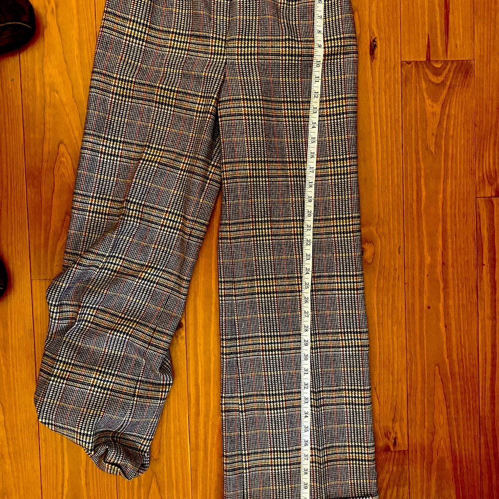 What brand is this!?? Women’s Pants. Sizes in description